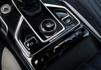 Подержанный автомобиль Hongqi HS5 2023 года (24 фото)