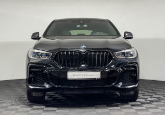 Подержанный автомобиль BMW X6 2022 года (3 фото)