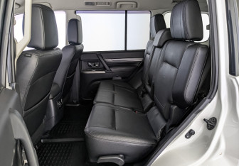 Подержанный автомобиль Mitsubishi Pajero 2018 года (18 фото)