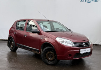 Подержанный автомобиль Renault Sandero 2011 года (3 фото)