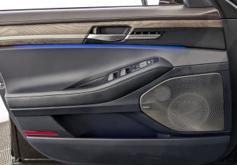 Подержанный автомобиль Genesis G90 2019 года (19 фото)