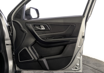 Подержанный автомобиль FAW Besturn X40 2021 года (25 фото)