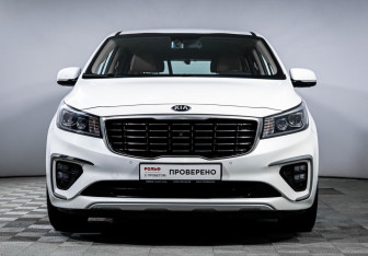 Подержанный автомобиль Kia Carnival 2019 года (2 фото)