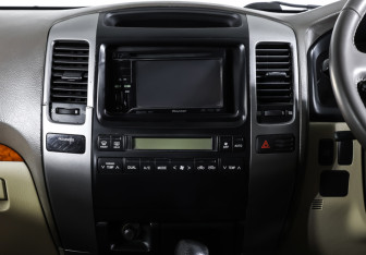 Подержанный автомобиль Toyota Land Cruiser Prado 2004 года (13 фото)