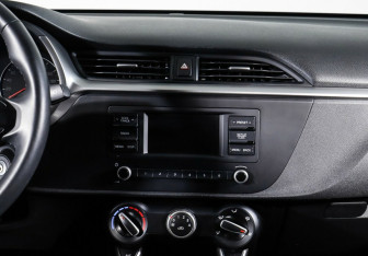 Подержанный автомобиль Kia Rio Hatchback 2021 года (11 фото)