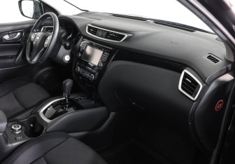 Подержанный автомобиль Nissan Qashqai 2017 года (10 фото)
