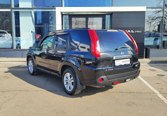 Подержанный автомобиль Nissan X-Trail 2012 года (7 фото)