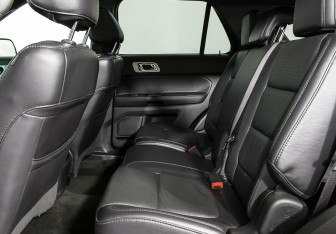 Подержанный автомобиль Ford Explorer 2018 года (19 фото)