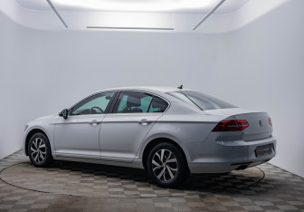 Подержанный автомобиль Volkswagen Passat Sedan 2019 года (7 фото)
