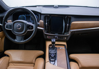Подержанный автомобиль Volvo S90 2019 года (13 фото)