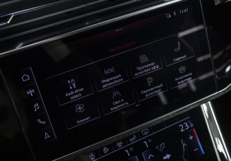 Подержанный автомобиль Audi Q8 2018 года (15 фото)