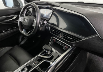 Подержанный автомобиль Geely Tugella 2023 года (9 фото)