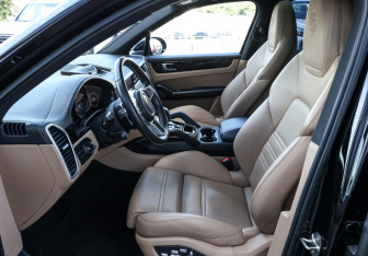 Подержанный автомобиль Porsche Cayenne 2021 года (18 фото)