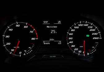 Подержанный автомобиль SEAT Leon Hatchback 2013 года (13 фото)