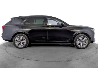 Подержанный автомобиль Hongqi E-HS9 2022 года (4 фото)