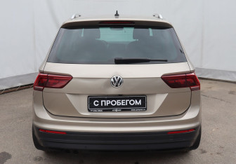 Подержанный автомобиль Volkswagen Tiguan 2018 года (5 фото)
