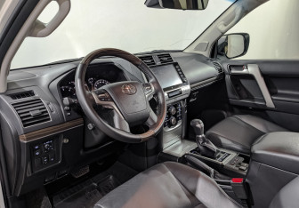 Подержанный автомобиль Toyota Land Cruiser Prado 2020 года (15 фото)
