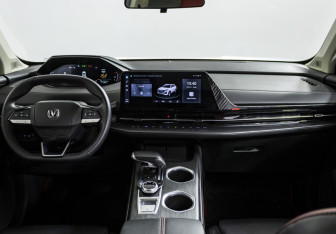 Подержанный автомобиль Changan UNI-S 2024 года (14 фото)