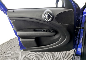 Подержанный автомобиль MINI Countryman 2015 года (19 фото)