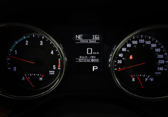 Подержанный автомобиль Jeep Grand Cherokee 2012 года (16 фото)