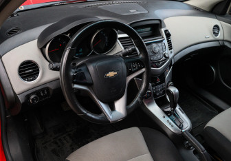 Подержанный автомобиль Chevrolet Cruze Sedan 2012 года (12 фото)