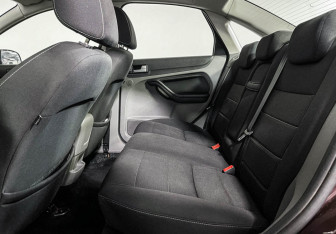 Подержанный автомобиль Ford Focus Sedan 2010 года (10 фото)