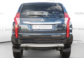 Подержанный автомобиль Mitsubishi Pajero Sport 2019 года (6 фото)