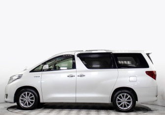 Подержанный автомобиль Toyota Alphard 2013 года (7 фото)