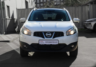 Подержанный автомобиль Nissan Qashqai 2011 года (2 фото)