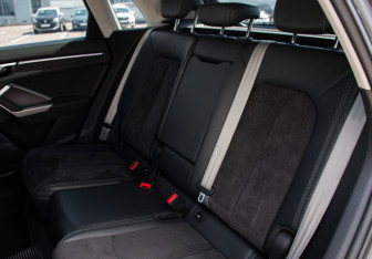 Подержанный автомобиль Audi Q3 2021 года (11 фото)