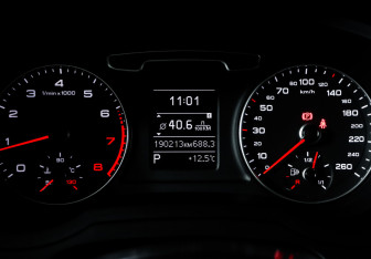 Подержанный автомобиль Audi Q3 2013 года (11 фото)