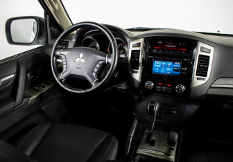 Подержанный автомобиль Mitsubishi Pajero 2019 года (13 фото)