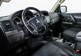 Подержанный автомобиль Mitsubishi Pajero 2018 года (6 фото)