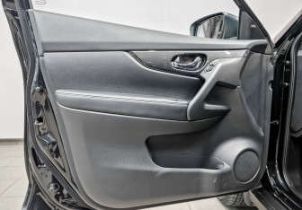 Подержанный автомобиль Nissan X-Trail 2017 года (19 фото)