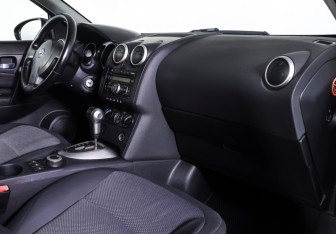 Подержанный автомобиль Nissan Qashqai 2008 года (10 фото)