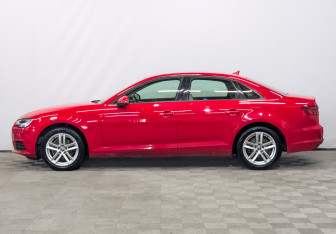 Подержанный автомобиль Audi A4 Sedan 2019 года (8 фото)