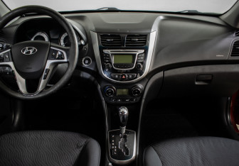 Подержанный автомобиль Hyundai Solaris Sedan 2013 года (10 фото)