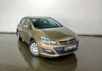 Подержанный автомобиль Opel Astra Hatchback 2014 года (3 фото)
