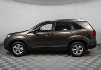 Подержанный автомобиль Kia Sorento 2015 года (8 фото)