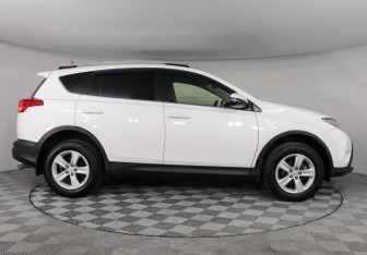 Подержанный автомобиль Toyota RAV4 2013 года (4 фото)