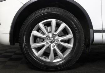 Подержанный автомобиль Volkswagen Touareg 2012 года (20 фото)