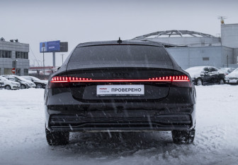 Подержанный автомобиль Audi A7 2021 года (8 фото)