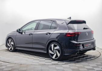 Подержанный автомобиль Volkswagen Golf GTI Hatchback 2022 года (3 фото)
