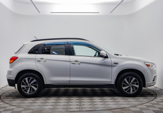 Подержанный автомобиль Mitsubishi ASX 2011 года (4 фото)