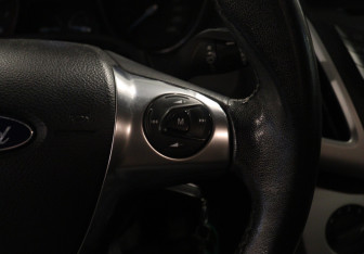 Подержанный автомобиль Ford Focus Hatchback 2012 года (14 фото)