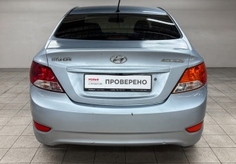 Подержанный автомобиль Hyundai Solaris Sedan 2012 года (6 фото)