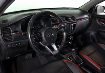 Подержанный автомобиль Kia Rio Sedan 2019 года (8 фото)