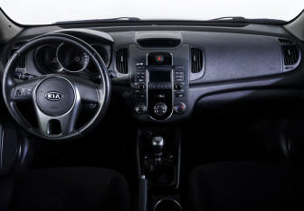 Подержанный автомобиль Kia Cerato Sedan 2011 года (12 фото)
