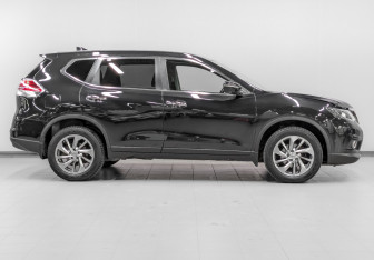 Подержанный автомобиль Nissan X-Trail 2017 года (4 фото)