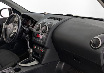 Подержанный автомобиль Nissan Qashqai 2012 года (13 фото)